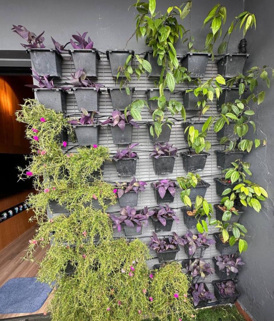 Desain Artistik Vertikal Garden